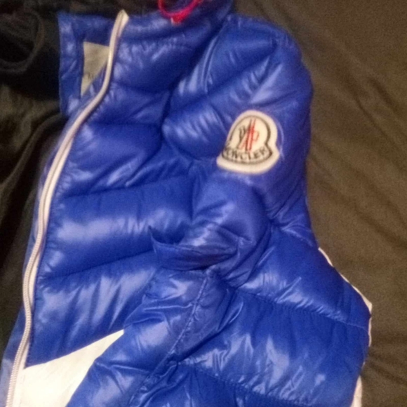 Red White and Blue Large Men's Moncler Jacket - Picture 16 of 16